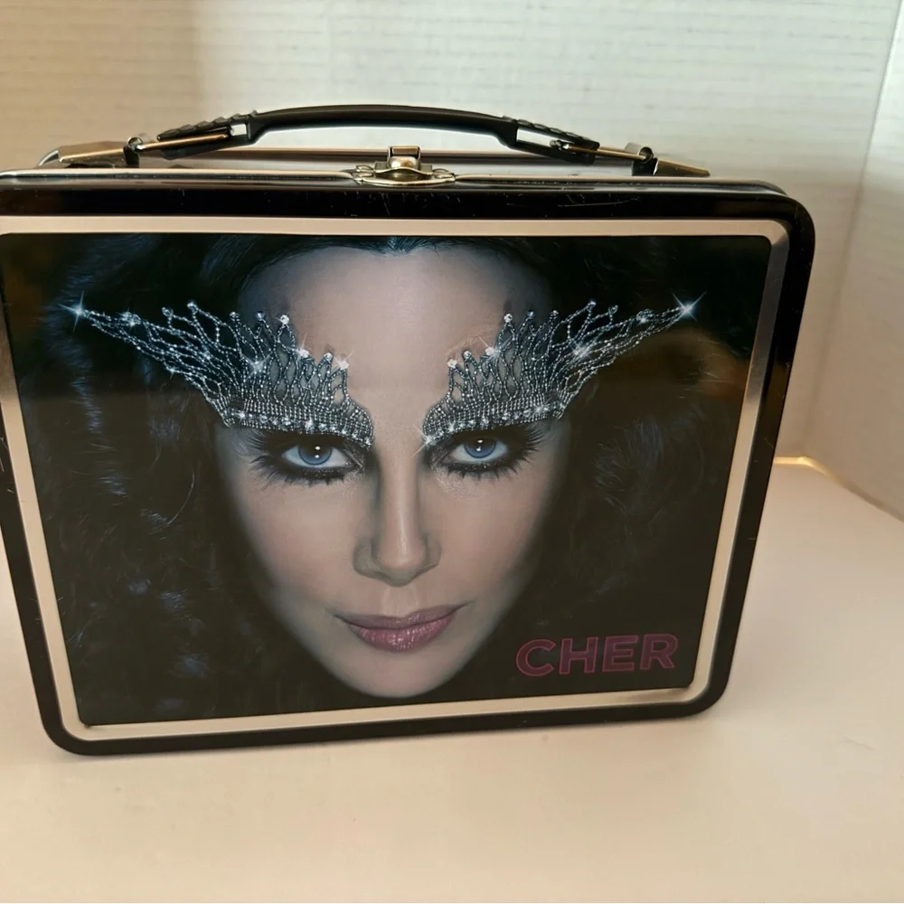 Rare Cher Thermal Metal Lunchbox Themed Dressed To Kill tour 2013 collectible - Picture 2 of 11